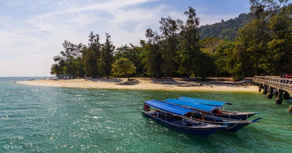 Private tour boat and beach in Langkawi